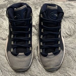 Reebok Question Mid Junior 6.5 Basketball Sneakers